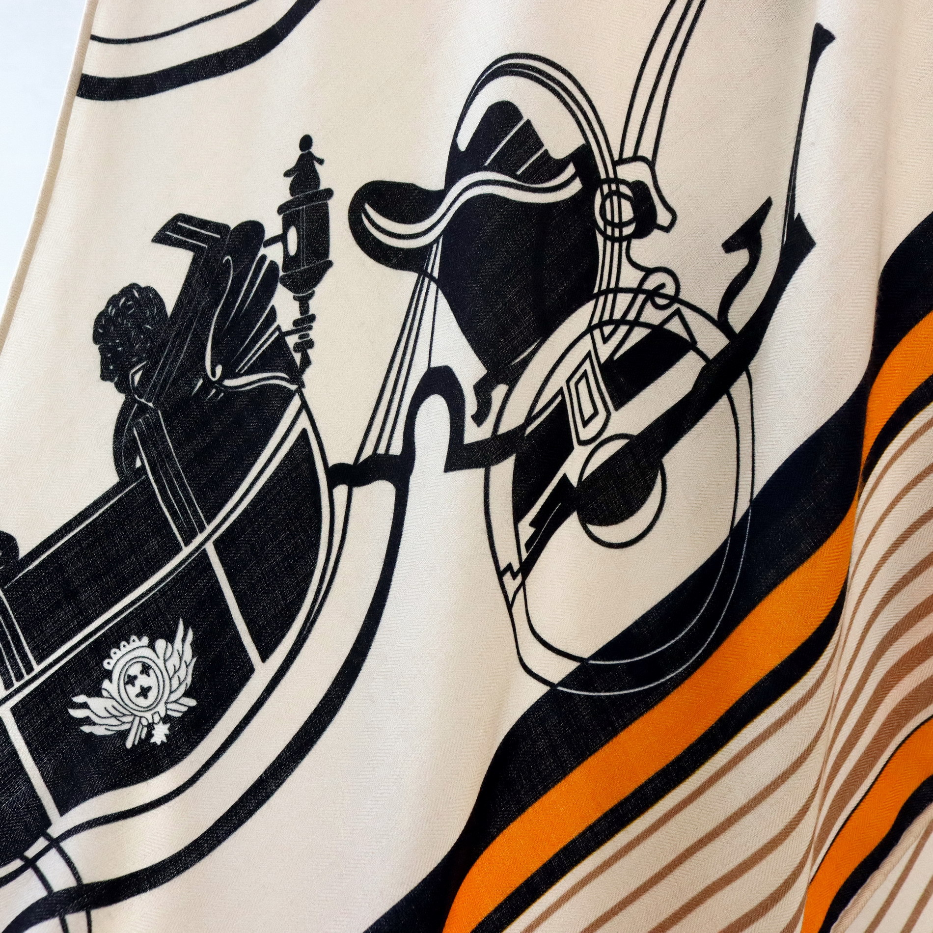 Vintage Equestrian Print Silk  - Pashmina Wrap Large 评论和价格