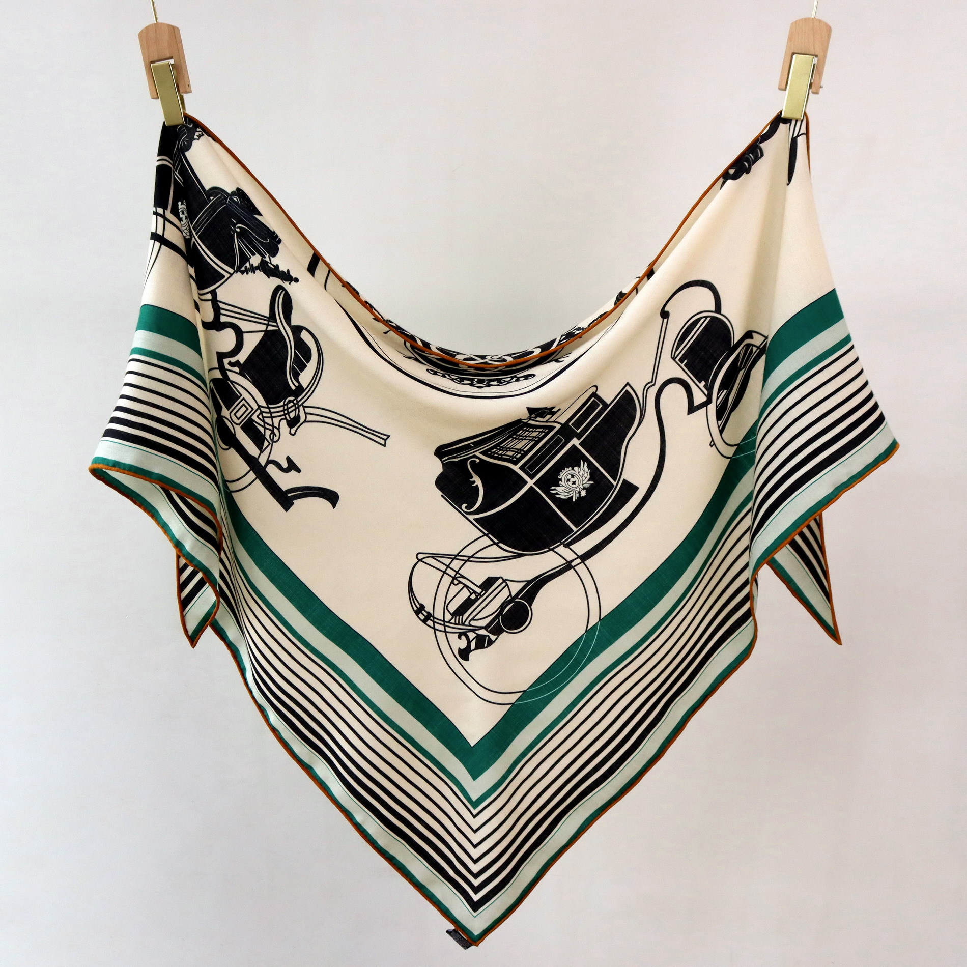 Vintage Equestrian Print Silk  - Pashmina Wrap Large 评论和价格
