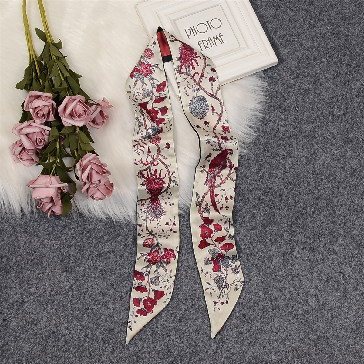 Flower Room Parrot Brand Scarf - Silk Neck Scarf 评论和价格