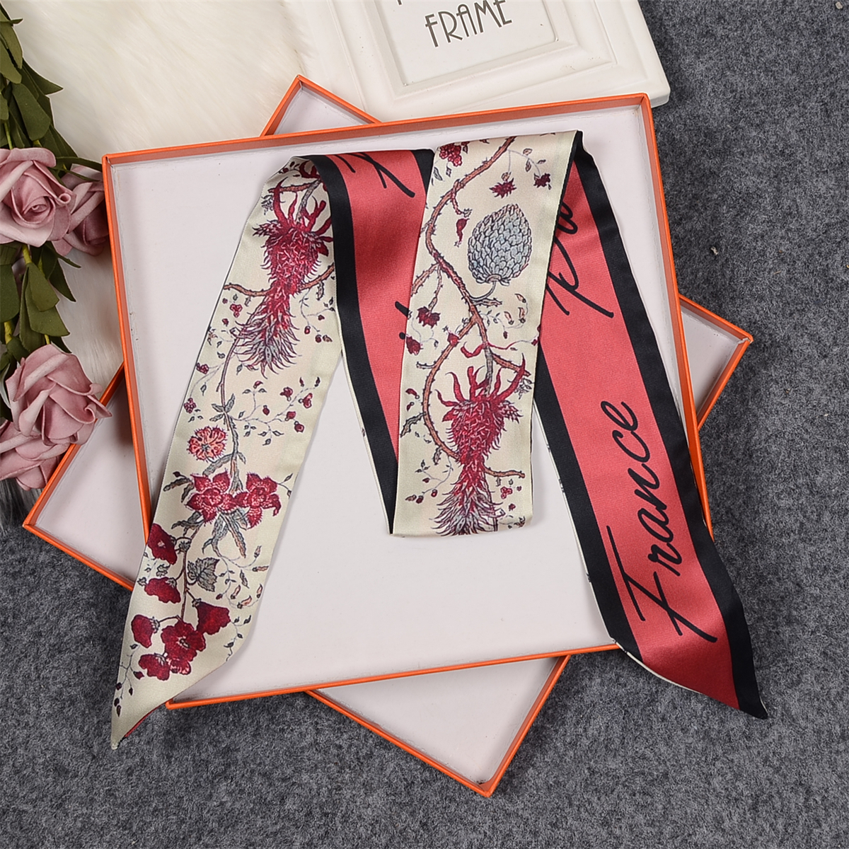 Flower Room Parrot Brand Scarf - Silk Neck Scarf 评论和价格